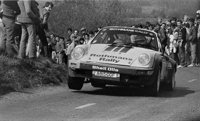 Henri Toivonen - Ian Grindrod
45º Rothmans Circuit of Ireland 1984. Porsche 911 SC RS (A815 CCF). Abandonó por la caja de cambios en SS44 Roscat Hill de 16.45 km.

Del 19 al 24 de Abril, Belfast, Ulster, Irlanda.
Superficie: asfalto.

El Rally constaba de 5 etapas con un total de 977.38 km cronometrados divididos en 55 tramos especiales (1 de ellos fue cancelado SS14 Malahide de 8.92 km).

Tomaron la salida 78 equipos, finalizaron 36.@
Palabras clave: Henri_Toivonen;Porsche;Grupo_B;Ireland;Irlanda;1986