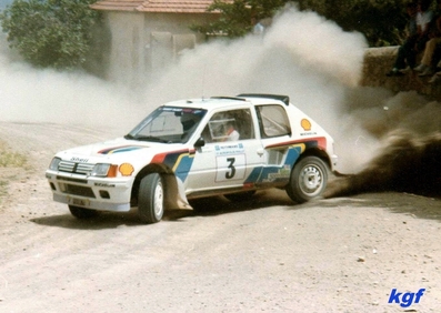 Ari Vatanen - Terry Harryman
31º Acropolis Rally 1984. Peugeot 205 Turbo 16 (716 EXC 75). Abandonó por motor en SS31 Elikon de 14,56 Km.

Del 26 al 31 de Mayo, Atenas, Grecia.
Superficie: tierra.

El Rally tení­a un total de 2265 km, de los que 796.62 km divididos en 47 tramos eran especiales.

Tomaron la salida 104 equipos, finalizaron 32.@
Palabras clave: ;Peugeot;Grupo_B;Grecia;Acropolis;1984