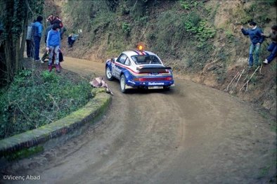 Henri Toivonen - Ian Grindrod
32º Rally Costa Brava 1984. Porsche 911 SC RS (A974 BRX).

Abandonó por el eje de transmisión, aunque siguió brindando un auténtico espectáculo a todos los aficionados como coche 0 durante la 3ª etapa.

Del 17 al 19 de Febrero, Lloret de Mar, Girona, España.
Superficie: tierra - asfalto.

El Rally tení­a un total de 1366.41 km, de los que 527.15 km divididos en 46 tramos eran especiales.

Tomaron la salida 60 equipos, finalizaron 25.

© Vicenç Abad
@
Palabras clave: Henri_Toivonen;Ian_Grindrod;Porsche;Grupo_B;Costa_Brava;1984