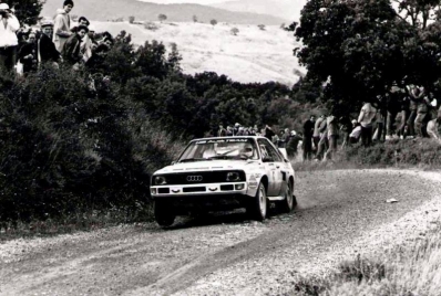 Walter Röhrl - Christian Geistdörfer
26º Rallye Sanremo 1984. Audi Sport Quattro S1 (IN-NT 2). Abandonó por motor en SS41 Ghizzano 2 de 13,20 km.
Audi Sport

Del 30 de Septiembre al 5 de Octubre, Sanremo, Liguria, Imperia, Italia.
Superficie: asfalto -tierra.

El Rally tenia un total de 2546.29 km de los que 807.69 km divididos en 56 tramos eran especiales, (2 de ellas fueron canceladas SS7 Sante Luce de 12,30 km y SS26 Chiusdino 2 de 17,41 Km).

Se inscribieron 104 equipos, tomaron la salida 100, finalizaron 35.@
Palabras clave: Walter_Röhrl;Audi;Sport;Quattro;Grupo_B;Sanremo;1984
