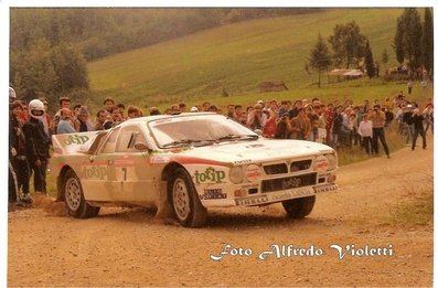 Adartico Vudafieri - Luigi Pirollo
26º Rallye Sanremo 1984. Lancia Rally 037 (TO W67779). Abandonó por accidente en SS18 Monticchiello 1 de 15,52 Km.

Del 30 de Septiembre al 5 de Octubre, Sanremo, Liguria, Imperia, Italia.
Superficie: asfalto -tierra.

El Rally tenia un total de 2546.29 km de los que 807.69 km divididos en 56 tramos eran especiales, (2 de ellas fueron canceladas SS7 Sante Luce de 12,30 km y SS26 Chiusdino 2 de 17,41 Km).

Se inscribieron 104 equipos, tomaron la salida 100, finalizaron 35.


© Alfredo Violetti
@@
Palabras clave: Adartico_Vudafieri;Lancia;Rally;Grupo_B;Sanremo;1984