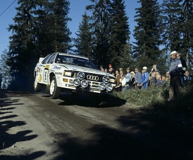 Lasse Lampi - Pentti Kuukkala
34º 1000 Lakes Rally 1984. Audi Quattro A2 (IN-NV 35). Abandonó por motor en SS1 Laajavuori de 4,28 Km.

Del 24 al 26 de Agosto, Jyväskylä, Finlandia.
Superficie: tierra.

El Rally tení­a un total de 1416.31 km de los que 460.96 km divididos en 51 tramos eran especiales. Una de ellas fue cancelada, SS2 Humalamaki de 3,69 Km.
Varios espectadores resultaron heridos en este accidente en el que estuvo involucrado el Vauxhall Chevette 2300 HSR (FER 688W) #48 de Julian Roderick - David Holmes.

Tomaron la salida 144 equipos, finalizaron 74.@
Palabras clave: Audi;Sport;Quattro;Finlandia;Grupo_B;1984;