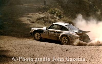Saeed Al-Hajri - John Spiller
31º Rothmans Acropolis Rally 1984. Porsche 911 SC RS (A815 CCF). Abandonó por la caja de cambio en SS24 Tsouka de 6,54 Km.

Del 26 al 31 de Mayo, Atenas, Grecia.
Superficie: tierra.

El Rally tení­a un total de 2265 km, de los que 796.62 km divididos en 47 tramos eran especiales.

Tomaron la salida 104 equipos, finalizaron 32.@
Palabras clave: ;Porsche;SC;RS;Grecia;Acropolis;1984;Grupo_B