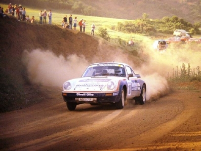 Saeed Al-Hajri - John Spiller
31º Rothmans Acropolis Rally 1984. Porsche 911 SC RS (A815 CCF). Abandonó por la caja de cambio en SS24 Tsouka de 6,54 Km.

Del 26 al 31 de Mayo, Atenas, Grecia.
Superficie: tierra.

El Rally tení­a un total de 2265 km, de los que 796.62 km divididos en 47 tramos eran especiales.

Tomaron la salida 104 equipos, finalizaron 32.@
Palabras clave: ;Porsche;SC;RS;Grecia;Acropolis;1984;grupo_B