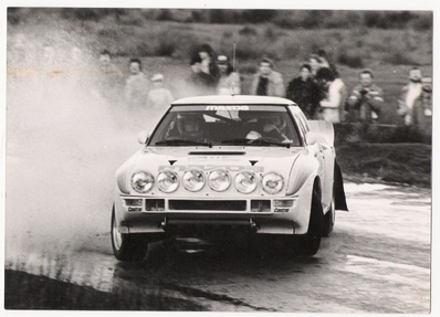 Philippe Wambergue - Michel Vial
33º Lombard RAC Rally 1984. Mazda RX7. Abandonó por pérdida de rueda.

Del 25 al 29 de Noviembre, Chester, Cheshire, Inglaterra, Reino Unido.
Superficie: tierra.

El Rally tenia un total de 3232.00 km de los que 868.54 km divididos en 56 tramos eran especiales.

Se inscribieron 124 equipos, tomaron la salida 119, finalizaron 52.@
Palabras clave: Philippe_Wambergue;Mazda;RX7;Grupo_B;Gran_Bretaña;1984;RAC_Rally