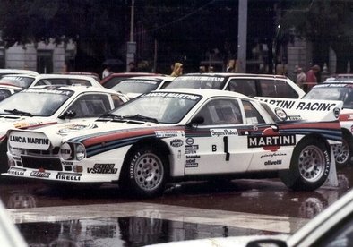 Parque Cerrado del 21º Rally Catalunya 1985
Foto en Plaza Catalunya de Barcelona

1# Lancia Rally 037 de Henri Toivonen - Juha Piironen. Abandonó por fuerte accidente en SS3, tramo Estenalles, pasados unos 200/300 metros la Font de L'Olla.

Del 25 al 28 de Octubre, Barcelona, Catalunya, España.
Superficie: asfalto.

El Rally tenia un total de 1359.14 km de los que 512.82 km divididos en 34 tramos eran especiales.

Tomaron la salida 67 equipos, finalizaron 38.@
Palabras clave: Henri_Toivonen;Lancia;Grupo_B;Rally;Catalunya;1985;Parque_Cerrado