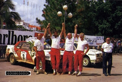 17º Rally Costa de Marfil 1985
Toyota Celica Twincam Turbo (TCT).
1º y 2º clasificados final Rally.
De izquierda a derecha de la foto:
Fred Gallagher (1º), Hans Thorszelius (2º), Björn Waldegard (2º) y Juha Kankkunen (1º).@@
Palabras clave: ;Hans_Thorszelius;Toyota;Celica;TCT;Grupo_B;Costa_Marfil;1985;Personajes