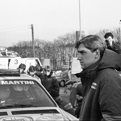 Henri Toivonen
34º Lombard Rac Rally 1985
Debut con victoria del LANCIA DELTA S4 "Martini Racing" en el Mundial de Rallyes.

1º- Henri Toivonen - Neil Wilson, Lancia Delta S4 (A6 37353).
2º- a +56s Markku Alén - Ilkka Kivimaki, Lancia Delta S4 (A6 37352).
3º- a +2m 27s Tony Pond - Rob Arthur, MG Metro 6R4 (C869 EUD).

Del 24 al 28 de Noviembre, Nottingham, Inglaterra.
Superficie: tierra.

El Rally tenia un total de 3507 km de los que 896.98 km divididos en 65 tramos eran especiales, (2 de ellas fueron canceladas, SS43 Kielder Forest - Ogre Hill de 12,02 Km y SS64 Nuss de 8,79 Km).

Tomaron la salida 155 equipos, finalizaron 62.
@
Palabras clave: Henri_Toivonen;Personajes;Grupo_B;Gran_Bretaña;1985;Lombard_RAC_Rally;Lancia;Delta