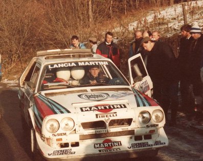 Henri Toivonen - Neil Wilson
34º Lombard RAC Rally 1985. Lancia Delta S4 (A6 37353). Clasificado 1º.

Debut con victoria en el Mundial de Rallyes del Lancia Delta S4.

Del 24 al 28 de Noviembre, Nottingham, Inglaterra.
Superficie: tierra.

El Rally tenia un total de 3507 km de los que 896.98 km divididos en 65 tramos eran especiales, (2 de ellas fueron canceladas, SS43 Kielder Forest - Ogre Hill de 12,02 Km y SS64 Nuss de 8,79 Km).

Tomaron la salida 155 equipos, finalizaron 62.@
Palabras clave: Henri_Toivonen;Lancia;Delta;Grupo_B;Gran_Bretaña;1985;debut