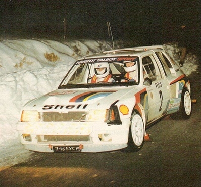 Ari Vatanen - Terry Harryman
53º Rallye Automobile de Monte-Carlo 1985. Peugeot 205 Turbo 16 (716 EXC 75). Clasificado 1º.
Peugeot Talbot Sport

Ari Penalizó 8 minutos en el C.H. de entrada al Parque cerrado de GAP por un error de su copiloto Terry Harryman.
Remontó esa diferencia y ganó la prueba con una ventaja de 5' y 17" sobre Walter Rohrl.

Ari salió con todo diciendo a Jean Todt:
"Vamos a ganar a pesar de todo"
Tramo a tramo fue limando tiempo a Walter, hasta el último, Col de Saint-Raphael.
Walter se la jugó montando slicks con ligero claveteado, Ari montó neumáticos de nieve.
En la helada Subida al Col Ari adelantó a un Audi al ralentí que poco traccionaba en el hielo.

Su jefe Jean Todt después de aquello dijo:
"Ningún piloto habí­a hecho tal hazaña. Sí­, de verdad era de los mejores. Desde aquel día yo estaba en deuda con él para toda la vida"

Del 26 de Enero al 1 de Febrero, Monte-Carlo.
Superficie: asfalto -nieve.

El Rally tenía un total de 3999.00 km de los que 851.10 km divididos en 34 tramos eran especiales, (1 de ellos fue cancelado SS17 ).

Tomaron la salida 117 equipos, finalizaron 68
@
Palabras clave: Peugeot;Turbo;Montecarlo;Grupo_B;1985
