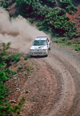 Timo Salonen - Seppo Harjanne
32º Rothmans Acropolis Rally 1985. Peugeot 205 Turbo 16 (25 FGV 75). Clasificado 1º.

Del 27 al 30 de Mayo, Atenas, Grecia.
Superficie: tierra.

El Rally tenía un total de 2295.94 km de los que 807.67 km divididos en 47 tramos eran especiales.

Tomaron la salida 110 equipos, finalizaron 45.@
Palabras clave: Timo_Salonen;Peugeot;Turbo;Grecia;Acropolis;1985;Grupo_B