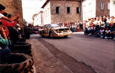 Walter Röhrl - Christian Geistdörfer
27º Rally Sanremo 1985. Audi Sport Quattro S1 E2 (IN-NM 7). Clasificado 1º.

Del 29 de Septiembre al 4 de Octubre, Sanremo, Liguria, Imperia, Italia.
Superficie: asfalto - tierra.

El Rally tenia un total de 2340.56 km, de los que 696.90 km divididos en 45 tramos eran especiales (2 de ellos fueron cancelados SS20 Murio 1 de 9.12 km, SS36 Ronde 1 de 37.22 km).

Tomaron la salida 98 equipos, finalizaron 33.

SS Chiusdino
@
Palabras clave: Walter_Röhrl;Audi;Quattro;Sport;Grupo_B;Sanremo;1985;Chiusdino