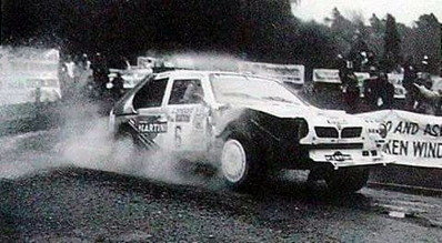 Henri Toivonen - Neil Wilson
34º Lombard RAC Rally 1985. Lancia Delta S4 (A6 37353). Clasificado 1º.

Debut con victoria en el Mundial de Rallyes del Lancia Delta S4.

Del 24 al 28 de Noviembre, Nottingham, Inglaterra.
Superficie: tierra.

El Rally tenia un total de 3507 km de los que 896.98 km divididos en 65 tramos eran especiales, (2 de ellas fueron canceladas, SS43 Kielder Forest - Ogre Hill de 12,02 Km y SS64 Nuss de 8,79 Km).

Tomaron la salida 155 equipos, finalizaron 62.@
Palabras clave: Henri_Toivonen;Lancia;Delta;Grupo_B;Gran_Bretaña;1985