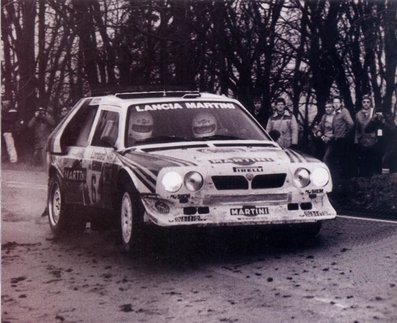 Henri Toivonen - Neil Wilson
34º Lombard RAC Rally 1985. Lancia Delta S4 (A6 37353). Clasificado 1º.

Debut con victoria en el Mundial de Rallyes del Lancia Delta S4.

Del 24 al 28 de Noviembre, Nottingham, Inglaterra.
Superficie: tierra.

El Rally tenia un total de 3507 km de los que 896.98 km divididos en 65 tramos eran especiales, (2 de ellas fueron canceladas, SS43 Kielder Forest - Ogre Hill de 12,02 Km y SS64 Nuss de 8,79 Km).

Tomaron la salida 155 equipos, finalizaron 62.@
Palabras clave: Henri_Toivonen;Neil_Wilson;Lancia;Delta;Grupo_B;Gran_Bretaña;1985