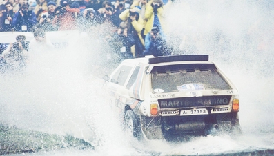Henri Toivonen - Neil Wilson
34º Lombard RAC Rally 1985. Lancia Delta S4 (A6 37353). Clasificado 1º.

Debut con victoria en el Mundial de Rallyes del Lancia Delta S4.

Del 24 al 28 de Noviembre, Nottingham, Inglaterra.
Superficie: tierra.

El Rally tenia un total de 3507 km de los que 896.98 km divididos en 65 tramos eran especiales, (2 de ellas fueron canceladas, SS43 Kielder Forest - Ogre Hill de 12,02 Km y SS64 Nuss de 8,79 Km).

Tomaron la salida 155 equipos, finalizaron 62.

© McKlein Photography
@@
Palabras clave: Henri_Toivonen;Lancia;Delta;Grupo_B;Gran_Bretaña;1985;RAC_Rally