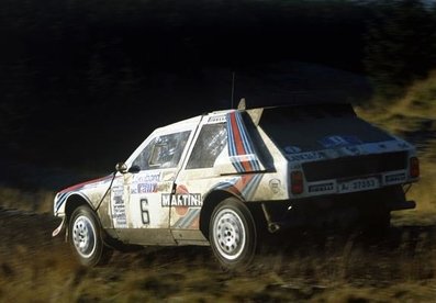 Henri Toivonen - Neil Wilson
34º Lombard RAC Rally 1985. Lancia Delta S4 (A6 37353). Clasificado 1º.

Debut con victoria en el Mundial de Rallyes del Lancia Delta S4.

Del 24 al 28 de Noviembre, Nottingham, Inglaterra.
Superficie: tierra.

El Rally tenia un total de 3507 km de los que 896.98 km divididos en 65 tramos eran especiales, (2 de ellas fueron canceladas, SS43 Kielder Forest - Ogre Hill de 12,02 Km y SS64 Nuss de 8,79 Km).

Tomaron la salida 155 equipos, finalizaron 62.@
Palabras clave: Henri_Toivonen;Neil_Wilson;Lancia;Delta;Grupo_B;Gran_Bretaña;1985