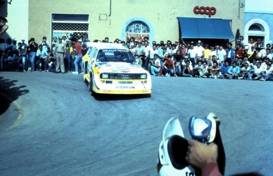 Walter Röhrl - Christian Geistdörfer
27º Rally Sanremo 1985. Audi Sport Quattro S1 E2 (IN-NM 7). Clasificado 1º.

Del 29 de Septiembre al 4 de Octubre, Sanremo, Liguria, Imperia, Italia.
Superficie: asfalto - tierra.

El Rally tenia un total de 2340.56 km, de los que 696.90 km divididos en 45 tramos eran especiales (2 de ellos fueron cancelados SS20 Murio 1 de 9.12 km, SS36 Ronde 1 de 37.22 km).

Tomaron la salida 98 equipos, finalizaron 33.

SS Chiusdino.
@
Palabras clave: Walter_Röhrl;Audi;Quattro;Grupo_B;Sanremo;1985;Chiusdino