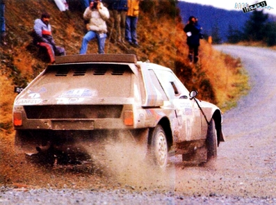 Henri Toivonen - Neil Wilson
34º Lombard RAC Rally 1985. Lancia Delta S4 (A6 37353). Clasificado 1º.

Debut con victoria en el Mundial de Rallyes del Lancia Delta S4.

Del 24 al 28 de Noviembre, Nottingham, Inglaterra.
Superficie: tierra.

El Rally tenia un total de 3507 km de los que 896.98 km divididos en 65 tramos eran especiales, (2 de ellas fueron canceladas, SS43 Kielder Forest - Ogre Hill de 12,02 Km y SS64 Nuss de 8,79 Km).

Tomaron la salida 155 equipos, finalizaron 62.@
Palabras clave: Henri_Toivonen;Lancia;Delta;Grupo_B;Gran_Bretaña;1985;debut;RAC_Rally