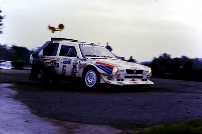 Henri Toivonen - Neil Wilson
34º Lombard RAC Rally 1985. Lancia Delta S4 (A6 37353). Clasificado 1º.

Debut con victoria en el Mundial de Rallyes del Lancia Delta S4.

Del 24 al 28 de Noviembre, Nottingham, Inglaterra.
Superficie: tierra.

El Rally tenia un total de 3507 km de los que 896.98 km divididos en 65 tramos eran especiales, (2 de ellas fueron canceladas, SS43 Kielder Forest - Ogre Hill de 12,02 Km y SS64 Nuss de 8,79 Km).

Tomaron la salida 155 equipos, finalizaron 62.@
Palabras clave: Henri_Toivonen;Lancia;Delta;Grupo_B;Gran_Bretaña;1985;debut;RAC_Rally
