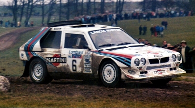 Henri Toivonen - Neil Wilson
34º Lombard RAC Rally 1985. Lancia Delta S4 (A6 37353). Clasificado 1º.

Debut con victoria en el Mundial de Rallyes del Lancia Delta S4.

Del 24 al 28 de Noviembre, Nottingham, Inglaterra.
Superficie: tierra.

El Rally tenia un total de 3507 km de los que 896.98 km divididos en 65 tramos eran especiales, (2 de ellas fueron canceladas, SS43 Kielder Forest - Ogre Hill de 12,02 Km y SS64 Nuss de 8,79 Km).

Tomaron la salida 155 equipos, finalizaron 62.@

Palabras clave: Henri_Toivonen;Lancia;Delta;Grupo_B;Gran_Bretaña;1985;debut;RAC_Rally