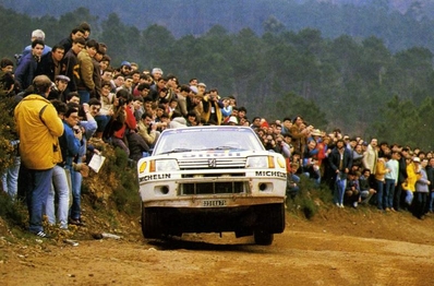 Timo Salonen - Seppo Harjanne
19º Rallye de Portugal Vinho do Porto 1985. Peugeot 205 Turbo 16 (323 EXA 75). Clasificado 1º.

Del 6 al 9 de Marzo, Estoril, Cascais, Lisboa, Portugal.
Superficie: asfalto - tierra.

El Rally tení­a un total de 2455 km de los que 730.50 km divididos en 47 tramos eran especiales.

Tomaron la salida 94 equipos, finalizaron 28.@
Palabras clave: Timo_Salonen;Peugeot;Turbo;Grupo_B;Portugal;1985;