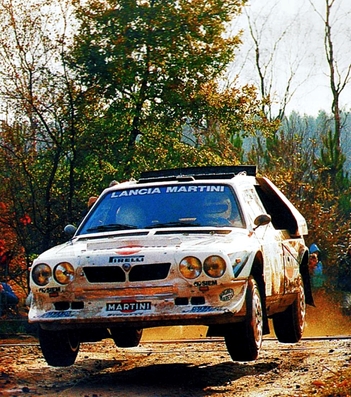 Henri Toivonen - Neil Wilson
34º Lombard RAC Rally 1985. Lancia Delta S4 (A6 37353). Clasificado 1º.

Debut con victoria en el Mundial de Rallyes del Lancia Delta S4.

Del 24 al 28 de Noviembre, Nottingham, Inglaterra.
Superficie: tierra.

El Rally tenia un total de 3507 km de los que 896.98 km divididos en 65 tramos eran especiales, (2 de ellas fueron canceladas, SS43 Kielder Forest - Ogre Hill de 12,02 Km y SS64 Nuss de 8,79 Km).

Tomaron la salida 155 equipos, finalizaron 62.@
Palabras clave: Henri_Toivonen;Lancia;Delta;S4;Grupo_B;Gran_Bretaña;1985;RAC_Rally;
