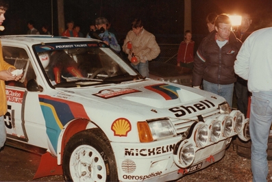 Timo Salonen - Seppo Harjanne
15º AWA Clarion Rally de Nueva Zelanda 1985. Peugeot 205 T16 (704 EXC 75). Clasificado 1º.

Del 29 de Junio al 2 de Julio, Auckland, Nueva Zelanda.
Superficie: tierra.

El Rally tenia un total de 2487.00 km de los que 935.50 km divididos en 48 tramos eran especiales, (2 de ellas fueron canceladas SS11 Ahuroa Puhoi Road de 12 Km y SS45 Bothwell Road de 25 Km).

Tomaron la salida 67 equipos, finalizaron 39.@
Palabras clave: Timo_Salonen;Peugeot;Grupo_B;Nueva_Zelanda;1985