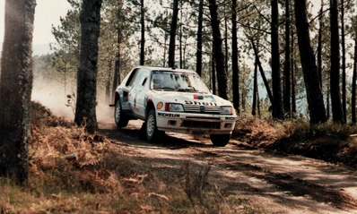 Timo Salonen - Seppo Harjanne
19º Rallye de Portugal Vinho do Porto 1985. Peugeot 205 Turbo 16 (323 EXA 75). Clasificado 1º.

Del 6 al 9 de Marzo, Estoril, Cascais, Lisboa, Portugal.
Superficie: asfalto - tierra.

El Rally tení­a un total de 2455 km de los que 730.50 km divididos en 47 tramos eran especiales.

Tomaron la salida 94 equipos, finalizaron 28.@
Palabras clave: Timo_Salonen;Peugeot;Turbo;Portugal;Grupo_B;1985