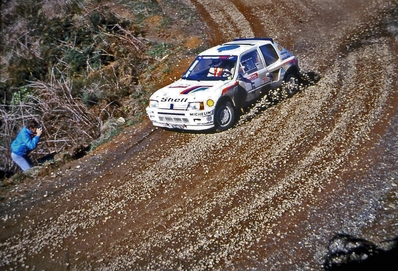 Timo Salonen - Seppo Harjanne
15º AWA Clarion Rally de Nueva Zelanda 1985. Peugeot 205 T16 (704 EXC 75). Clasificado 1º.

Del 29 de Junio al 2 de Julio, Auckland, Nueva Zelanda.
Superficie: tierra.

El Rally tenia un total de 2487.00 km de los que 935.50 km divididos en 48 tramos eran especiales, (2 de ellas fueron canceladas SS11 Ahuroa Puhoi Road de 12 Km y SS45 Bothwell Road de 25 Km).

Tomaron la salida 67 equipos, finalizaron 39.@
Palabras clave: Timo_Salonen;Peugeot;Nueva_Zelanda;1985;Grupo_B