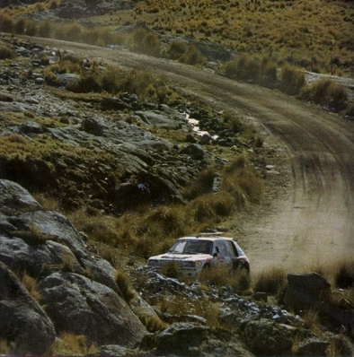 Timo Salonen - Seppo Harjanne
5º Marlboro Rally de Argentina 1985. Peugeot 205 Turbo 16 (704 EXC 75). Clasificado 1º

Del 30 de Julio al 3 de Agosto, Buenos Aires - Cordoba, Argentina.
Superficie: tierra.

El Rally tenia un total de 2616.00 km de los que 956.71 km divididos en 23 tramos eran especiales.

Tomaron la salida 138 equipos, finalizaron 39.@
Palabras clave: Timo_Salonen;Peugeot;Turbo;Argentina;1985;Grupo_B