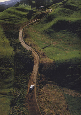 Timo Salonen - Seppo Harjanne
15º AWA Clarion Rally de Nueva Zelanda 1985. Peugeot 205 T16 (704 EXC 75). Clasificado 1º.

Del 29 de Junio al 2 de Julio, Auckland, Nueva Zelanda.
Superficie: tierra.

El Rally tenia un total de 2487.00 km de los que 935.50 km divididos en 48 tramos eran especiales, (2 de ellas fueron canceladas SS11 Ahuroa Puhoi Road de 12 Km y SS45 Bothwell Road de 25 Km).

Tomaron la salida 67 equipos, finalizaron 39.@
Palabras clave: Timo_Salonen;Peugeot;Turbo;Grupo_B;Nueva_Zelanda;1985