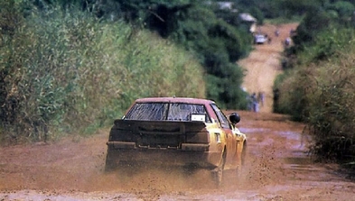 Björn Waldegard - Hans Thorszelius
17º Rallye Cote d'Ivoire 1985. Toyota Celica Twincam Turbo "TCT" (K-AM 5805). Clasificado 2º.

Del 30 de Octubre al 3 de Noviembre, Yamoussoukro, Costa de Marfil.
Superficie: tierra.

El Rally tenia un total de 4103.00 Km con 71 controles horarios.

Se inscribieron 50 equipos, tomaron la salida 50, finalizaron 8.@
Palabras clave: ;Hans_Thorszelius;Toyota;Celica;TCT;Grupo_B;Costa_Marfil;1985