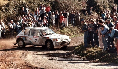Ari Vatanen - Terry Harryman
15º AWA Clarion Rally de Nueva Zelanda 1985. Peugeot 205 Turbo 16 (123 FBL 75). Clasificado 2º.
Peugeot Talbot Sport

Del 29 de Junio al 2 de Julio, Auckland, Nueva Zelanda.
Superficie: tierra.

El Rally tenia un total de 2487.00 km de los que 935.50 km divididos en 48 tramos eran especiales, (2 de ellas fueron canceladas SS11 Ahuroa Puhoi Road de 12 Km y SS45 Bothwell Road de 25 Km).

Tomaron la salida 67 equipos, finalizaron 39.@
Palabras clave: Peugeot;Nueva_Zelanda;1985;Grupo_B