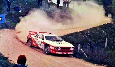 Attilio Bettega - Sergio Cresto
8º Rally Costa Smeralda 1985. Lancia Rally 037 (TO 09008D). Clasificado 2º.

Del 17 al 19 de Abril, Porto Cervo, Cerdeña, Arzachena, Sácer, Costa Esmeralda.
Superficie: tierra.

El Rally constaba de 621.20 km cronometrados, desconocemos en cuantos tramos especiales se dividían y los kilómetros totales de la prueba.

Tomaron la salida 75 equipos, finalizaron 25.@
Palabras clave: ;Sergio_Cresto;Lancia;Grupo_B;Costa_Esmeralda;1985;Smeralda