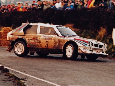 Markku Alén - Ilkka Kivimaki
34º Lombard RAC Rally 1985. Lancia Delta S4 (A6 37352). Clasificado 2º.

Debut con victoria de sus compañeros de Equipo Henri Toivonen - Sergio Cresto en el Mundial de Rallyes del Lancia Delta S4.

Del 24 al 28 de Noviembre, Nottingham, Inglaterra.
Superficie: tierra.

El Rally tenia un total de 3507 km de los que 896.98 km divididos en 65 tramos eran especiales, (2 de ellas fueron canceladas, SS43 Kielder Forest - Ogre Hill de 12,02 Km y SS64 Nuss de 8,79 Km).

Tomaron la salida 155 equipos, finalizaron 62.@
Palabras clave: Markku_Alen;Lancia;Delta;S4;Grupo_B;Gran_Bretaña;1985;Debut;RAC_Rally