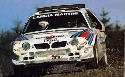 Markku Alén - Ilkka Kivimaki
34º Lombard RAC Rally 1985. Lancia Delta S4 (A6 37352). Clasificado 2º.

Debut con victoria de sus compañeros de Equipo Henri Toivonen - Neil Wilson en el Mundial de Rallyes del Lancia Delta S4.

Del 24 al 28 de Noviembre, Nottingham, Inglaterra.
Superficie: tierra.

El Rally tenia un total de 3507 km de los que 896.98 km divididos en 65 tramos eran especiales, (2 de ellas fueron canceladas, SS43 Kielder Forest - Ogre Hill de 12,02 Km y SS64 Nuss de 8,79 Km).

Tomaron la salida 155 equipos, finalizaron 62.@
Palabras clave: Markku_Alen;Lancia;Delta;S4;Grupo_B;Gran_Bretaña;1985;RAC_Rally;Debut