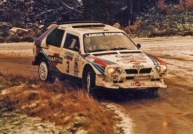 Markku Alén - Ilkka Kivimaki
34º Lombard RAC Rally 1985. Lancia Delta S4 (A6 37352). Clasificado 2º.

Debut con victoria de sus compañeros de Equipo Henri Toivonen - Neil Wilson en el Mundial de Rallyes del Lancia Delta S4.

Del 24 al 28 de Noviembre, Nottingham, Inglaterra.
Superficie: tierra.

El Rally tenia un total de 3507 km de los que 896.98 km divididos en 65 tramos eran especiales, (2 de ellas fueron canceladas, SS43 Kielder Forest - Ogre Hill de 12,02 Km y SS64 Nuss de 8,79 Km).

Tomaron la salida 155 equipos, finalizaron 62.@
Palabras clave: Markku_Alen;Lancia;Delta;S4;Grupo_B;Gran_Bretaña;1985;Debut;RAC_Rally