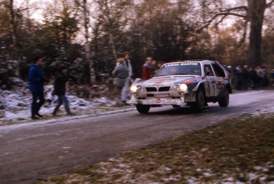 Markku Alén - Ilkka Kivimaki
34º Lombard RAC Rally 1985. Lancia Delta S4 (A6 37352). Clasificado 2º.

Debut con victoria de sus compañeros de Equipo Henri Toivonen - Neil Wilson en el Mundial de Rallyes del Lancia Delta S4.

Del 24 al 28 de Noviembre, Nottingham, Inglaterra.
Superficie: tierra.

El Rally tenia un total de 3507 km de los que 896.98 km divididos en 65 tramos eran especiales, (2 de ellas fueron canceladas, SS43 Kielder Forest - Ogre Hill de 12,02 Km y SS64 Nuss de 8,79 Km).

Tomaron la salida 155 equipos, finalizaron 62.@
Palabras clave: Markku_Alen;Lancia;Delta;S4;Grupo_B;Gran_Bretaña;1985;Debut;RAC_Rally