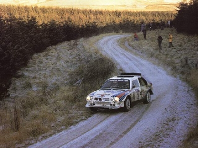 Markku Alén - Ilkka Kivimaki
34º Lombard RAC Rally 1985. Lancia Delta S4 (A6 37352). Clasificado 2º.

Debut con victoria de sus compañeros de Equipo Henri Toivonen - Neil Wilson en el Mundial de Rallyes del Lancia Delta S4.

Del 24 al 28 de Noviembre, Nottingham, Inglaterra.
Superficie: tierra.

El Rally tenia un total de 3507 km de los que 896.98 km divididos en 65 tramos eran especiales, (2 de ellas fueron canceladas, SS43 Kielder Forest - Ogre Hill de 12,02 Km y SS64 Nuss de 8,79 Km).

Tomaron la salida 155 equipos, finalizaron 62.@
Palabras clave: Markku_Alen;Lancia;Delta;S4;Grupo_B;Gran_Bretaña;1985;Debut;RAC_Rally