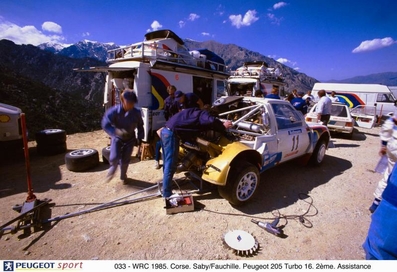 Asistencia del Equipo Peugeot Talbot Sport en el 29º Tour de Corse - Rallye de France 1985
En el Peugeot 205 T16 E2 (24 FGV 75) de Bruno Saby - Jean - François Fauchille clasificado 2º.
Debut en el Mundial de Rallyes del Peugeot E2.

Del 2 al 4 de Mayo, Ajaccio, Córcega, Francia.
Superficie: asfalto.

El Rally tenia un total de 1603.00 km de los que 1122.25 km divididos en 30 tramos eran especiales, (1 de ellos fue cancelado, SS5 Sartene - Zonza de 44.23 km, por el fatal accidente de Attilio Bettega en el tramo anterior, SS4 Zerubia - Santa Giulia de 30.60 km).

Tomaron la salida 139 equipos, finalizaron 45.@
Palabras clave: ;Peugeot;Turbo;Grupo_B;Corcega;1985;Asistencias;Corse;Debut