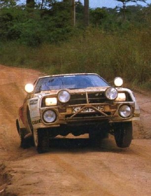 Björn Waldegard - Hans Thorszelius
17º Rallye Cote d'Ivoire 1985. Toyota Celica Twincam Turbo "TCT" (K-AM 5805). Clasificado 2º.

Del 30 de Octubre al 3 de Noviembre, Yamoussoukro, Costa de Marfil.
Superficie: tierra.

El Rally tenia un total de 4103.00 Km con 71 controles horarios.

Se inscribieron 50 equipos, tomaron la salida 50, finalizaron 8.@
Palabras clave: Bjorn_Waldegard;Hans_Thorszelius;Toyota;Celica;TCT;Grupo_B;Costa_Marfil;1985