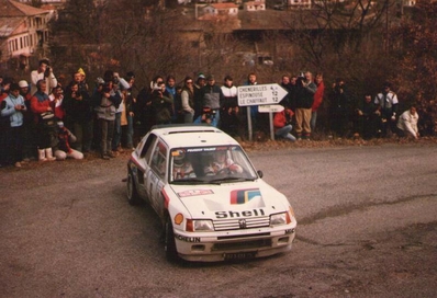 Timo Salonen - Seppo Harjanne
53º Rallye Automobile de Monte-Carlo 1985. Peugeot 205 Turbo 16 (323 EXA 75). Clasificado 3º.

Del 26 de Enero al 1 de Febrero, Monte-Carlo.
Superficie: asfalto -nieve.

El Rally tenía un total de 3999.00 km de los que 851.10 km divididos en 34 tramos eran especiales (1 de ellos fue cancelado SS17 ).

Tomaron la salida 117 equipos, finalizaron 68.@
Palabras clave: Timo_Salonen;Seppo_Harjanne;Peugeot;Turbo;T16;Montecarlo;Grupo_B;1985