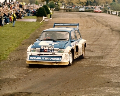 Anthony (Tony) Pond - Rob Arthur
34º Lombard RAC Rally 1985. MG Metro 6R4 (C869 EUD). Clasificado 3º.

Del 24 al 28 de Noviembre, Nottingham, Inglaterra.
Superficie: tierra.

El Rally tenia un total de 3507 km de los que 896.98 km divididos en 65 tramos eran especiales, (2 de ellas fueron canceladas, SS43 Kielder Forest - Ogre Hill de 12,02 Km y SS64 Nuss de 8,79 Km).

Tomaron la salida 155 equipos, finalizaron 62.@
Palabras clave: Tony_Pond;MG;Metro;Gran_Bretaña;1986;Grupo_B;RAC_Rally;Inglaterra