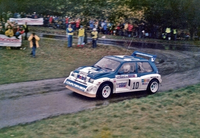 Anthony (Tony) Pond - Rob Arthur
34º Lombard RAC Rally 1985. MG Metro 6R4 (C869 EUD). Clasificado 3º.

Del 24 al 28 de Noviembre, Nottingham, Inglaterra.
Superficie: tierra.

El Rally tenia un total de 3507 km de los que 896.98 km divididos en 65 tramos eran especiales, (2 de ellas fueron canceladas, SS43 Kielder Forest - Ogre Hill de 12,02 Km y SS64 Nuss de 8,79 Km).

Tomaron la salida 155 equipos, finalizaron 62.@
Palabras clave: Tony_Pond;MG;Metro;Gran_Bretaña;1986;Grupo_B;RAC_Rally