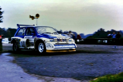 Anthony (Tony) Pond - Rob Arthur
34º Lombard RAC Rally 1985. MG Metro 6R4 (C869 EUD). Clasificado 3º.

Del 24 al 28 de Noviembre, Nottingham, Inglaterra.
Superficie: tierra.

El Rally tenia un total de 3507 km de los que 896.98 km divididos en 65 tramos eran especiales, (2 de ellas fueron canceladas, SS43 Kielder Forest - Ogre Hill de 12,02 Km y SS64 Nuss de 8,79 Km).

Tomaron la salida 155 equipos, finalizaron 62.@
Palabras clave: Tony_Pond;MG;Metro;Gran_Bretaña;1986;Grupo_B;RAC_Rally