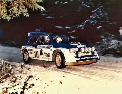 Anthony (Tony) Pond - Rob Arthur
34º Lombard RAC Rally 1985. MG Metro 6R4 (C869 EUD). Clasificado 3º.

Del 24 al 28 de Noviembre, Nottingham, Inglaterra.
Superficie: tierra.

El Rally tenia un total de 3507 km de los que 896.98 km divididos en 65 tramos eran especiales, (2 de ellas fueron canceladas, SS43 Kielder Forest - Ogre Hill de 12,02 Km y SS64 Nuss de 8,79 Km).

Tomaron la salida 155 equipos, finalizaron 62.@
Palabras clave: Tony_Pond;MG;Metro;Gran_Bretaña;1986;Grupo_B;RAC_Rally