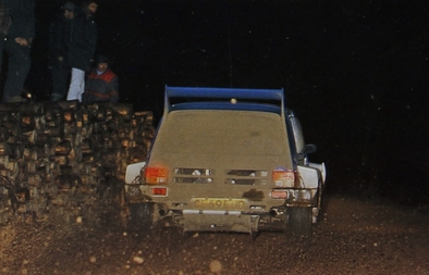 Anthony (Tony) Pond - Rob Arthur
34º Lombard RAC Rally 1985. MG Metro 6R4 (C869 EUD). Clasificado 3º.

Del 24 al 28 de Noviembre, Nottingham, Inglaterra.
Superficie: tierra.

El Rally tenia un total de 3507 km de los que 896.98 km divididos en 65 tramos eran especiales, (2 de ellas fueron canceladas, SS43 Kielder Forest - Ogre Hill de 12,02 Km y SS64 Nuss de 8,79 Km).

Tomaron la salida 155 equipos, finalizaron 62.@
Palabras clave: Tony_Pond;MG;Metro;Gran_Bretaña;1986;grupo_B;RAC_Rally;Inglaterra