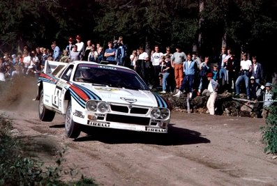 Markku Alén - Ilkka Kivimäki
35º 1000 Lakes Rally 1985. Lancia Rally 037 (TO Y67908). Clasificado 3º.

Las probabilidades son casi cero... Pero lo intento
Palabras de Markku Alén luchando contra los 4WD.

Del 23 al 25 de Agosto, Jyväskylä, Finlandia.
Superficie: tierra.

El Rally tenía un total de 1418.00 km de los que 479.00 km divididos en 50 tramos eran especiales (1 de ellos fue cancelado SS10 Vaheri).

Se inscribieron 188 equipos, tomaron la salida 175, finalizaron 83.@
Palabras clave: Markku_Alen;Lancia;Rally;Grupo_B;Finlandia;1985