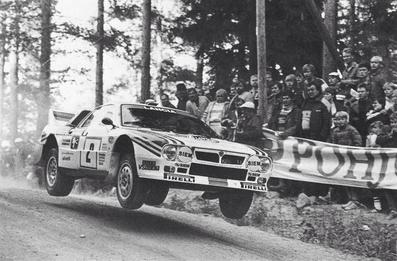 Markku Alén - Ilkka Kivimäki
35º 1000 Lakes Rally 1985. Lancia Rally 037 (TO Y67908). Clasificado 3º.

Las probabilidades son casi cero... Pero lo intento
Palabras de Markku Alén luchando contra los 4WD.

Del 23 al 25 de Agosto, Jyväskylä, Finlandia.
Superficie: tierra.

El Rally tenía un total de 1418.00 km de los que 479.00 km divididos en 50 tramos eran especiales (1 de ellos fue cancelado SS10 Vaheri).

Se inscribieron 188 equipos, tomaron la salida 175, finalizaron 83.@
Palabras clave: Markku_Alen;Lancia;Rally;Grupo_B;Finlandia;1985;