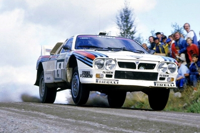 Markku Alén - Ilkka Kivimäki
35º 1000 Lakes Rally 1985. Lancia Rally 037 (TO Y67908). Clasificado 3º.

Las probabilidades son casi cero... Pero lo intento
Palabras de Markku Alén luchando contra los 4WD.

Del 23 al 25 de Agosto, Jyväskylä, Finlandia.
Superficie: tierra.

El Rally tenía un total de 1418.00 km de los que 479.00 km divididos en 50 tramos eran especiales (1 de ellos fue cancelado SS10 Vaheri).

Se inscribieron 188 equipos, tomaron la salida 175, finalizaron 83.@
Palabras clave: Markku_Alen;Lancia;Rally;Grupo_B;Finlandia;1985;